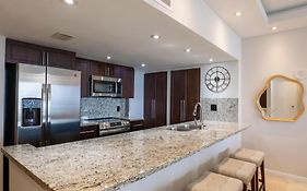 Doubletree By Hilton Grand Hotel Biscayne Bay